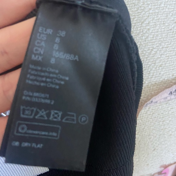 Balmain x H&M Black & White Colorblock Mock Neck Exposed Zipper Top Size 8 - Picture 9 of 11